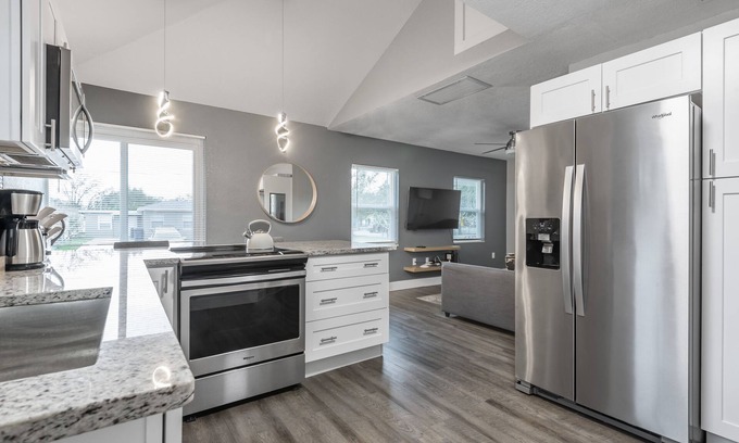 Tampa Apartment | Updated Duplex in Heart of Tampa