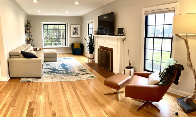 Grosse Pointe House | Updated family-friendly home in lakeside community