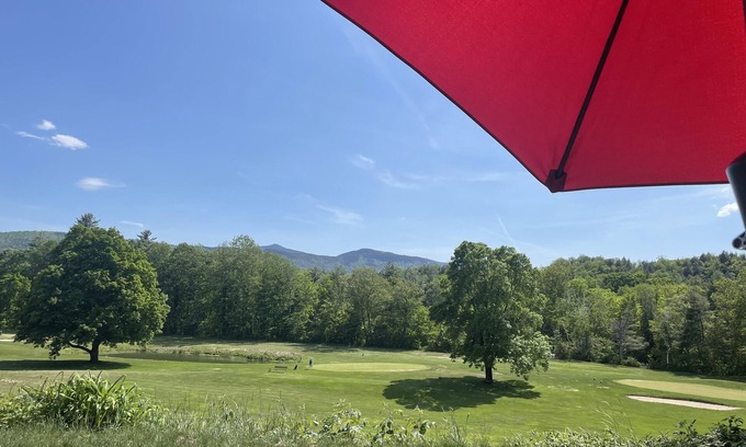 Bartlett Condo | Updated Golf Course Condo Across from Story Land with Pool & Views of Attitash