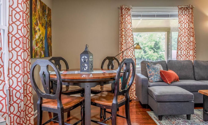 Independence House | Updated Home - Central KC - Minutes From Stadiums - 10 min to downtown