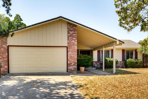 Stockton House | Updated Home in Suburbs - 10 Mi to Dtwn Stockton!