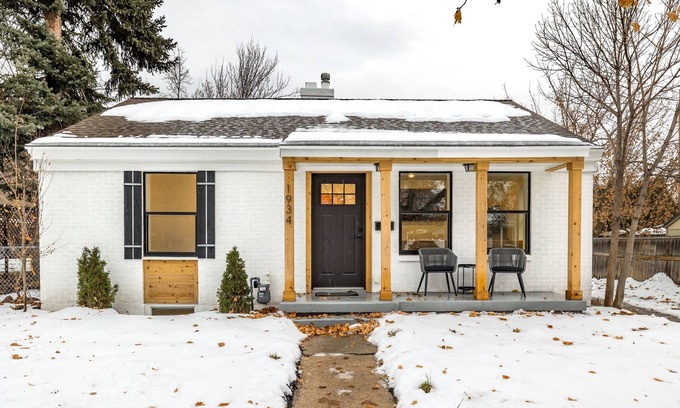 Sugar House House | Updated Home in Sugarhouse with Loft and Hot Tub. Short Drive to Ski Resorts!