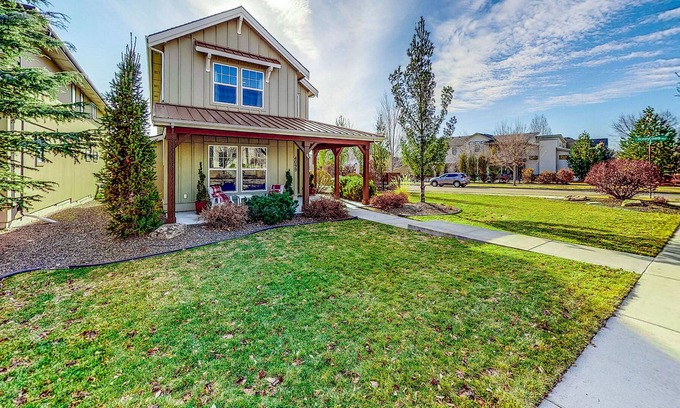 Harris Ranch House | Updated home on corner lot with fireplace, private patio, grill & quiet location