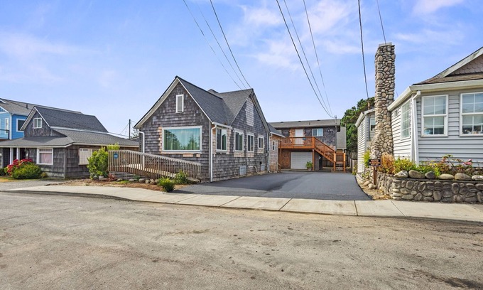 Seaside House | Updated Home One Block to the Promenade! Pet-Friendly with Guest House