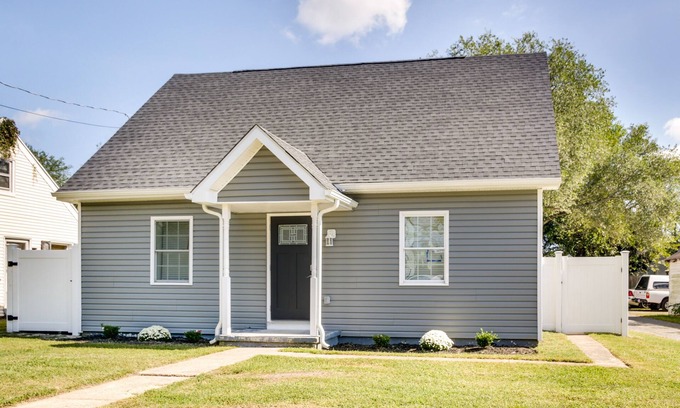 Salisbury House | Updated Home - Walk to Salisbury University!