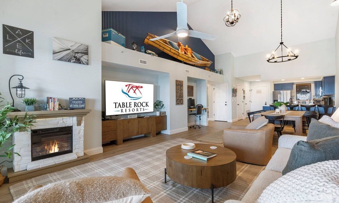 Indian Point Condo | Updated Lake Retreat with Views, Pools, Kayaks, Boat Ramp, and Easy Access to Silver Dollar City