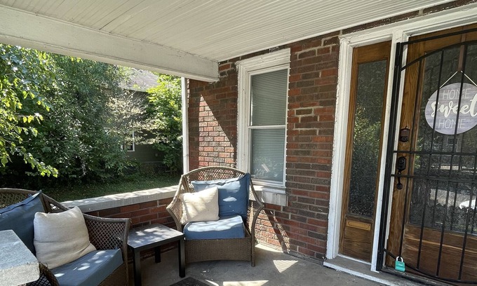Mapleton/Fall Creek House | UPDATED Large 1910 Home! Remodel! Fast WiFi. Spacious. Fireplace.