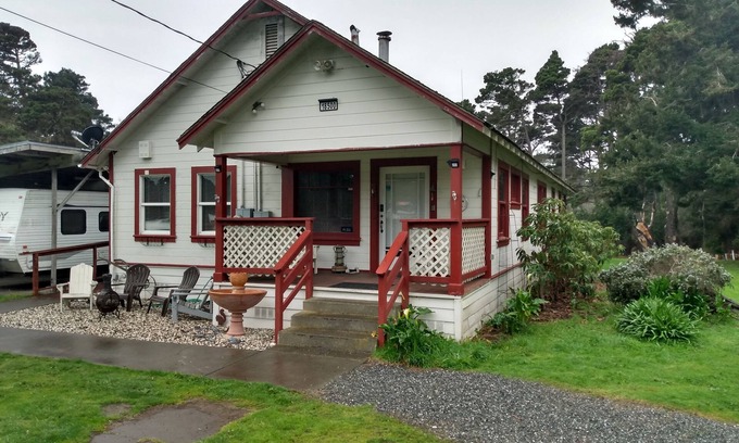 Fort Bragg House | Updated Ranchhouse, large yard & rear deck.