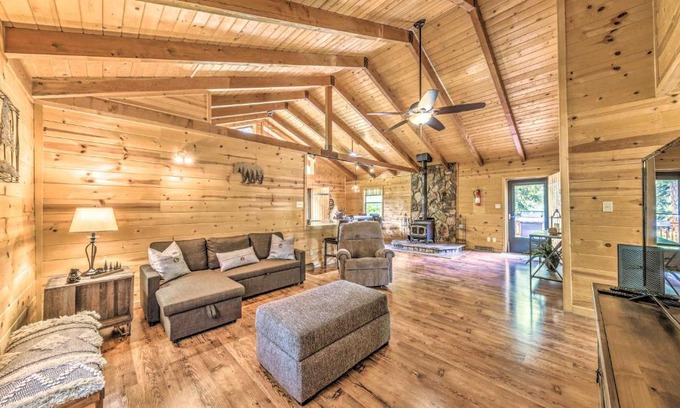 Ruidoso House | Updated Ruidoso Cabin with Spacious Deck and View