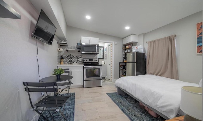 St. Petersburg - Clearwater Apartment | Updated St Pete Apartment at The Urban Standard 9