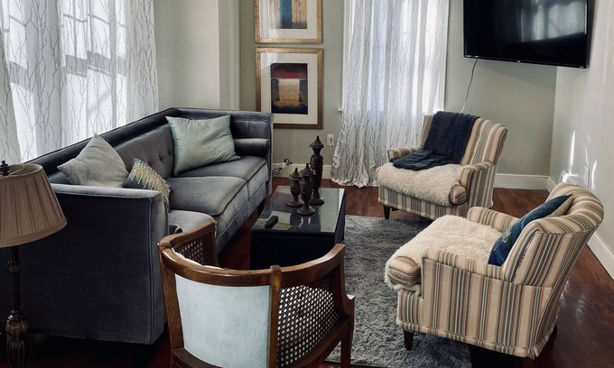 Dubuque House | ⭐️Updated stylish home in central Dubuque.. close to colleges, mall, restaurants⭐️