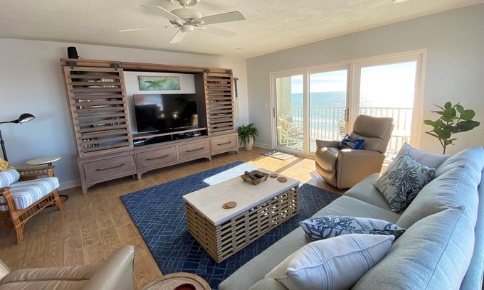 Redington Shores Condo | Updated top floor corner unit - on beach with spectacular views