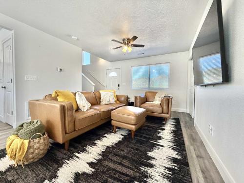 Glendale House | Updated townhouse just minutes from Zion with hot tub