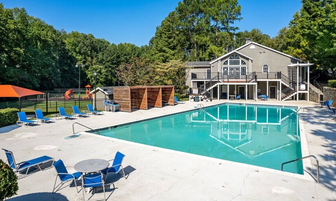 Overlook Apartment | Upgraded 1bdrm Apartment & Amenities close to Shopping Center