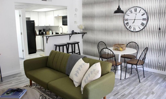 Riverside Apartment | Upgraded Condo Close to All the Tempe Action