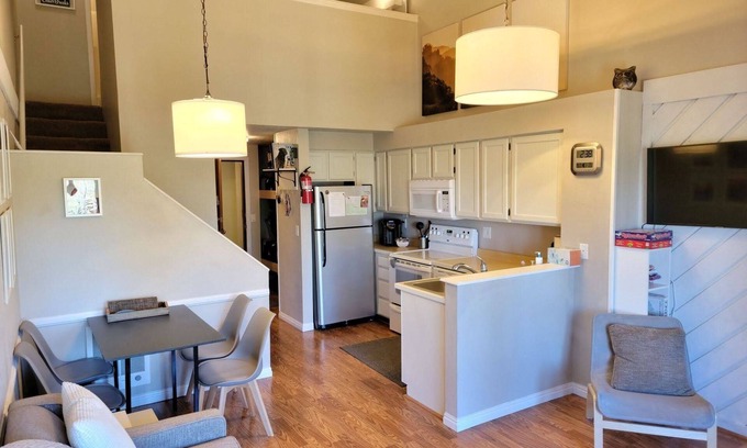Brian Head House | UPGRADED CONDO, WALKING DISTANCE TO NAVAJO SKI SLOPES