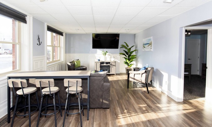 Sandusky Condo | Upgraded Downtown Sandusky Apartment - Sleeps 5!