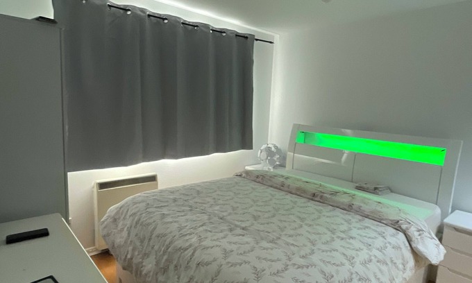 Grays Apartment | UPPAMOST luxury home,One room, in share house.