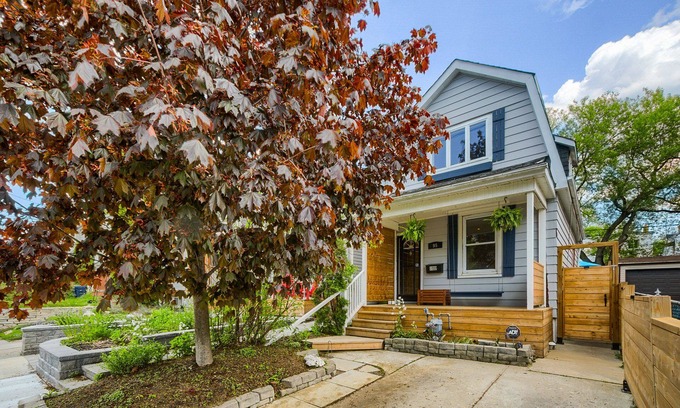 Woodbine - Lumsden House | ★ Upper Beaches Zen Den - Entire House + Parking ★