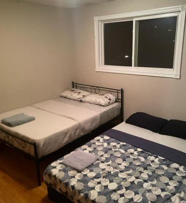 Rosemount House | Upper Level Cheap Room For 3 People- 24 Hrs Checkin-Walking to Bus,Grocery, Plaza