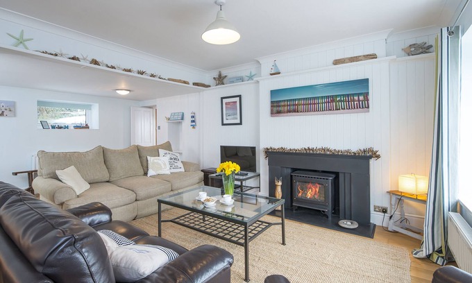 Amroth Cottage | Upper Mead, Holiday Cottage Amroth, Sleeps 6, 3 bedrooms, bathrooms