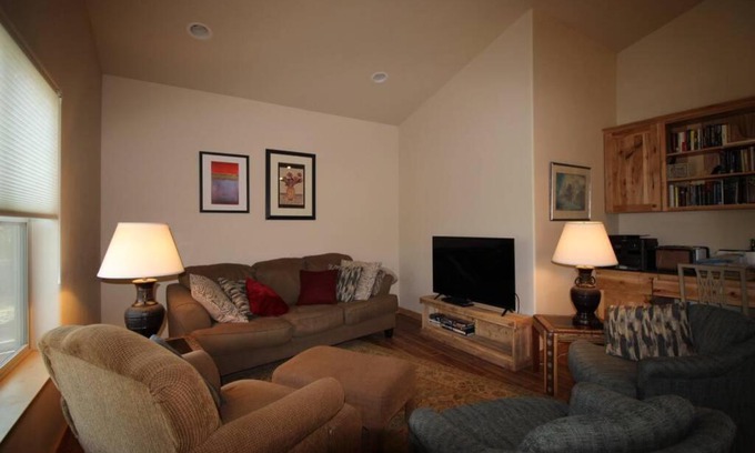 Whitehall House | Upper Ranch - 100 Acre Mountain Views