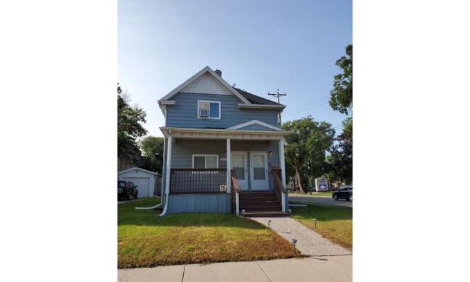 Fargo Apartment | Upper Unit-Hawthorne Area-15 min walk 2 dwtn Fargo