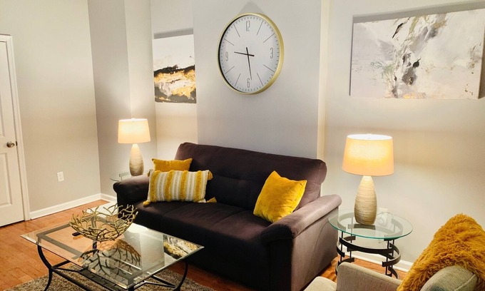 Downtown Baltimore House | Upscale 2BD/1.5BA townhome mins to JHH & downtown