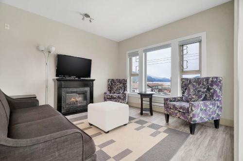 Harrison Hot Springs Apartment | Upscale 2BR Overlooking View Escape