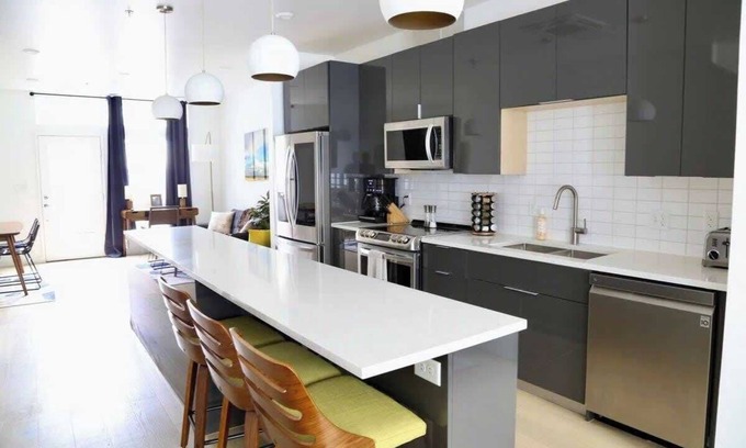 Central East Austin Apartment | Upscale 2BR Condo w Patio, City Views, Walk to DT