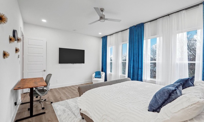 Dallas House | Upscale 2BR Hideaway, Ensuite Bliss, Pet-Friendly