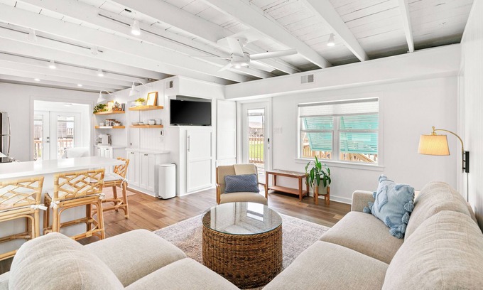 Surfside Beach House | Upscale 2nd Row Stay - Water Views - King + Queen