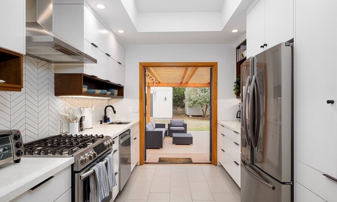 Westchester House | Upscale 3BD - Office Studio - Hot Tub