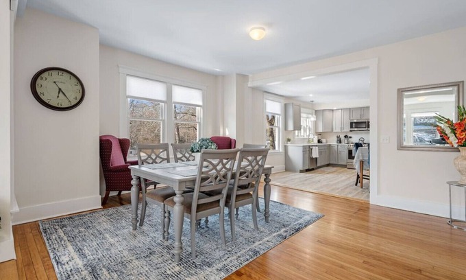 Worcester Condo | Upscale 4 Bedroom Condo w King Bed Suite