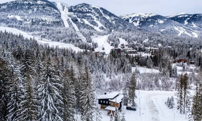 Rossland Bed & Breakfast | Upscale 4BR @ Red Mountain