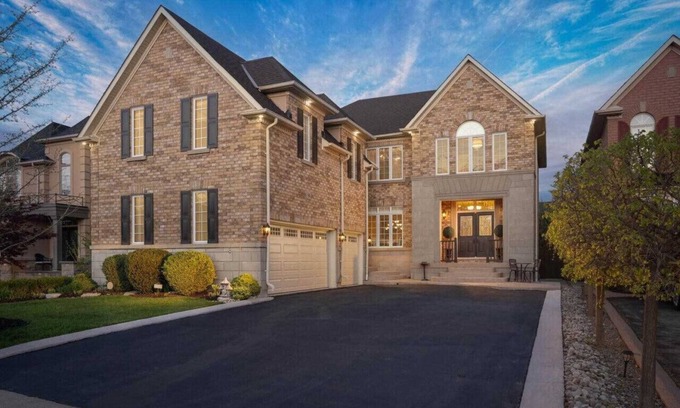 Brampton Condo | Upscale Coach House - 1 Bedroom