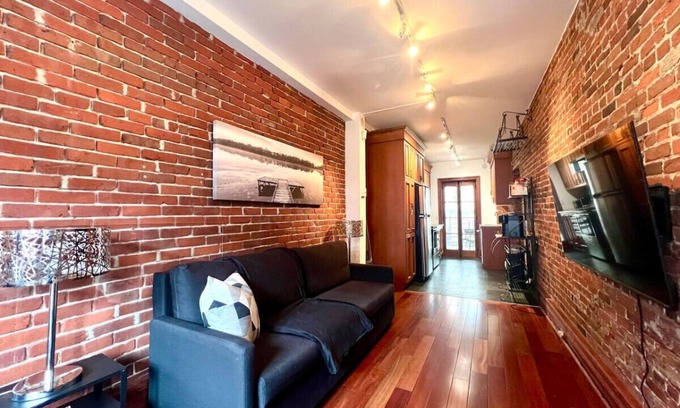 Saint-Jean-Baptiste Apartment | Upscale condo in Saint-Jean-Baptiste