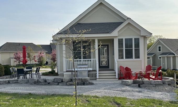 Cherry Valley Cottage | Upscale Cottage - Sandbanks/Prince Edward County