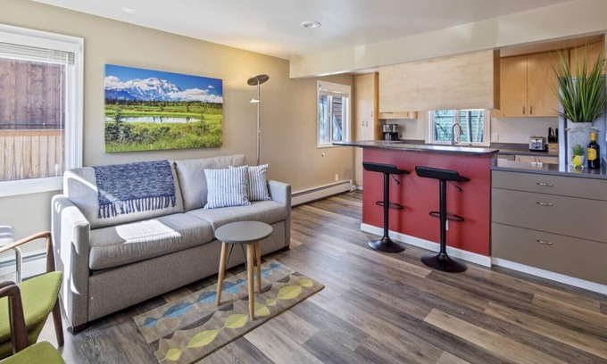 North Star House | Upscale Downtown Bungalow Sleeps 4