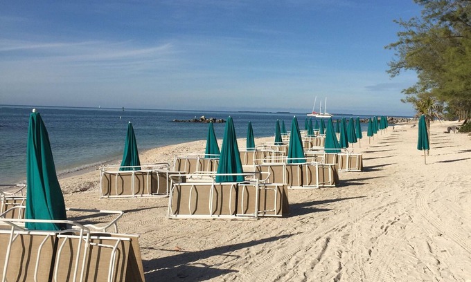 Truman Annex Condo | Upscale end unit home @ Truman Annex close to Duval St