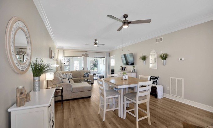 April Sound Condo | Upscale Escape on Lake Conroe in April Sound! “On Lake Time” 3-2 on First Floor!