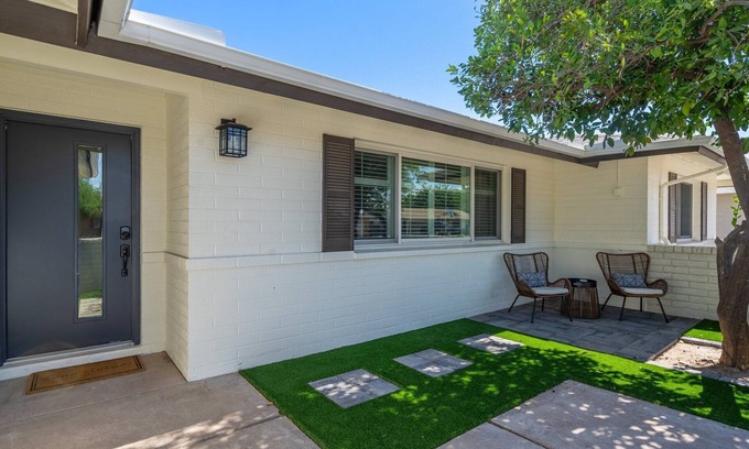 Litchfield Park House | Upscale Family Gem ~ Scenic Pool ~ Game Room ~ Pkg