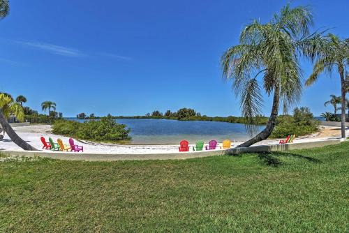 Hudson Apartment | Upscale Gulf Front Hudson Condo with Pool