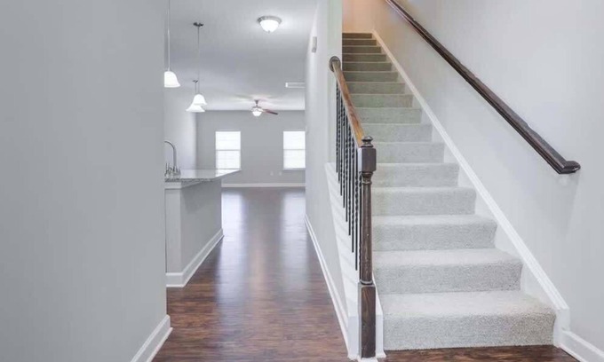 Pineville House | Upscale King 3BR Townhouse in Pineville!