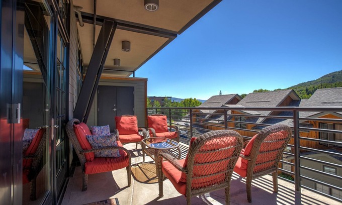Downtown Steamboat Springs Condo | Upscale Luxury w/Air Conditioning - Urban Loft in Downtown Steamboat