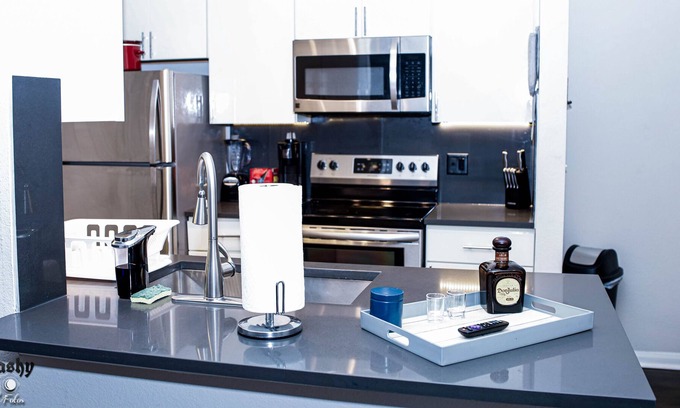 Parker Lane Apartment | Upscale Modern 1 Bed 1 Bath Ultimate Airbnb