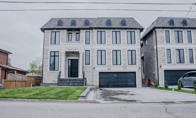 Pickering House | Upscale Pickering Escape Near Lake and Dining