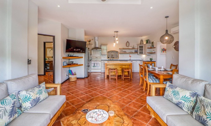 Playa Flamingo Condo | Upscale retreat on ocean-view property - pool, outdoor kitchen, and fast Wifi
