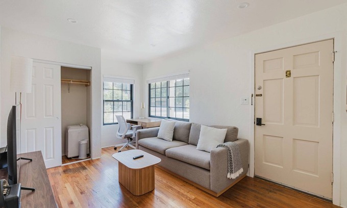 San Jose Apartment | Upscale San Jose 1BR w/Parking & W/D, nr Shopping, by Blueground