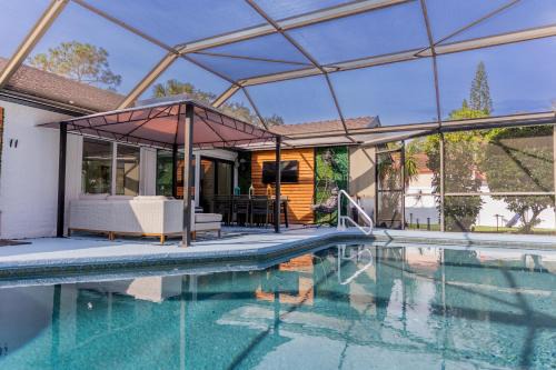 Carrollwood House | Upscale Tampa Bay Dream Home Pool with Putting Green